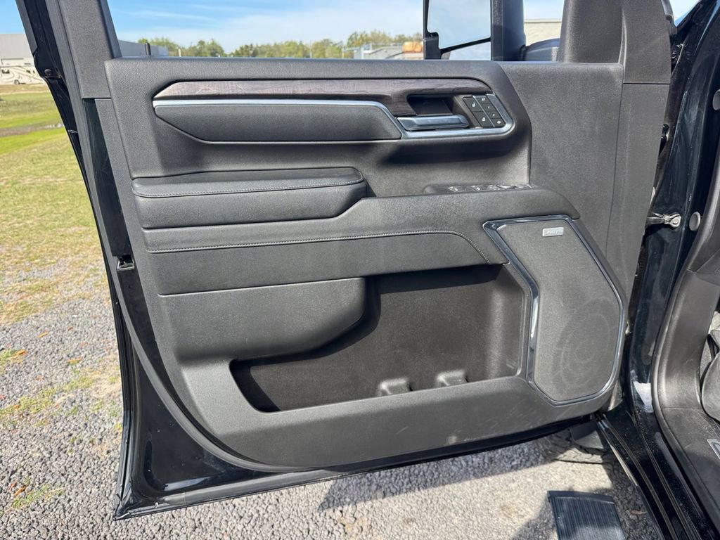 Used 2024 Chevrolet Silverado 2500 LTZ w/ LTZ Plus Package AWD/4WD image 31