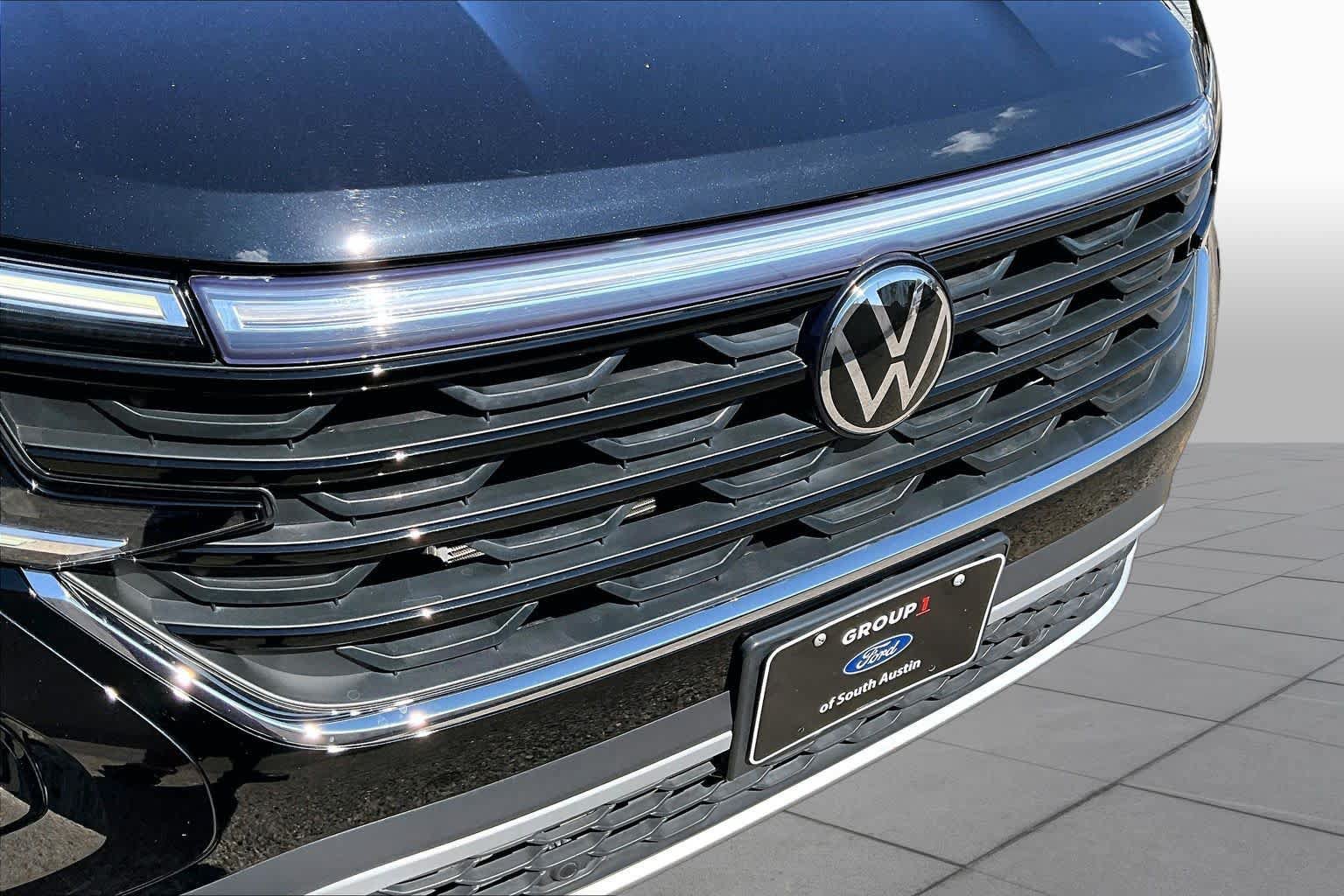 Used 2024 Volkswagen Atlas Cross Sport SE FWD image 30
