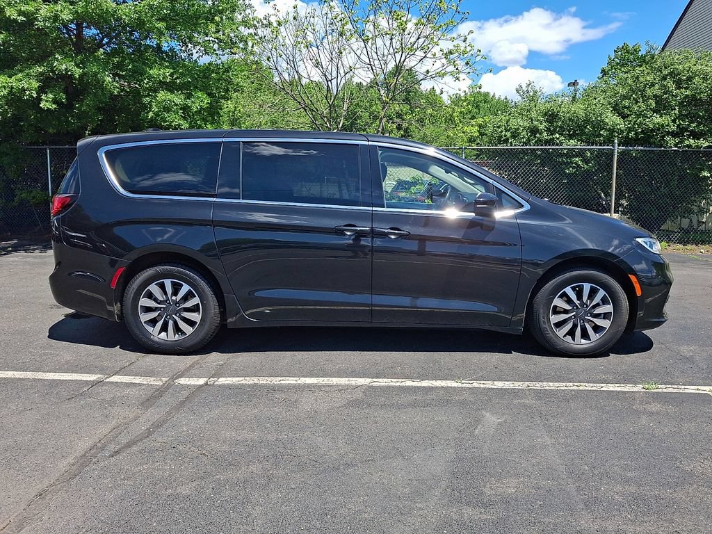 Used 2023 Chrysler Pacifica Touring-L FWD image 8