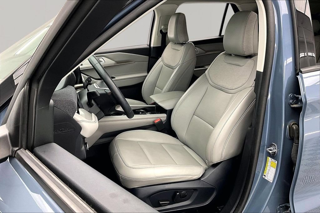 Certified 2025 Ford Explorer Active w/ Active Comfort Package AWD/4WD image 25