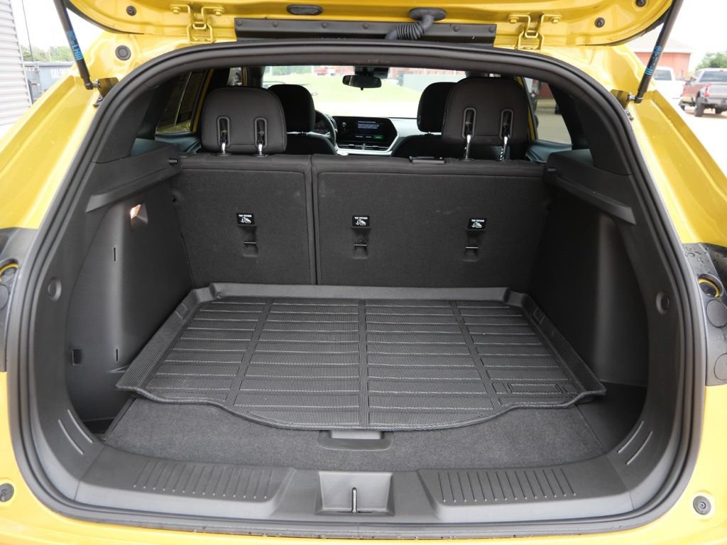 Used 2024 Chevrolet Trax RS w/ Driver Confidence Package FWD image 16