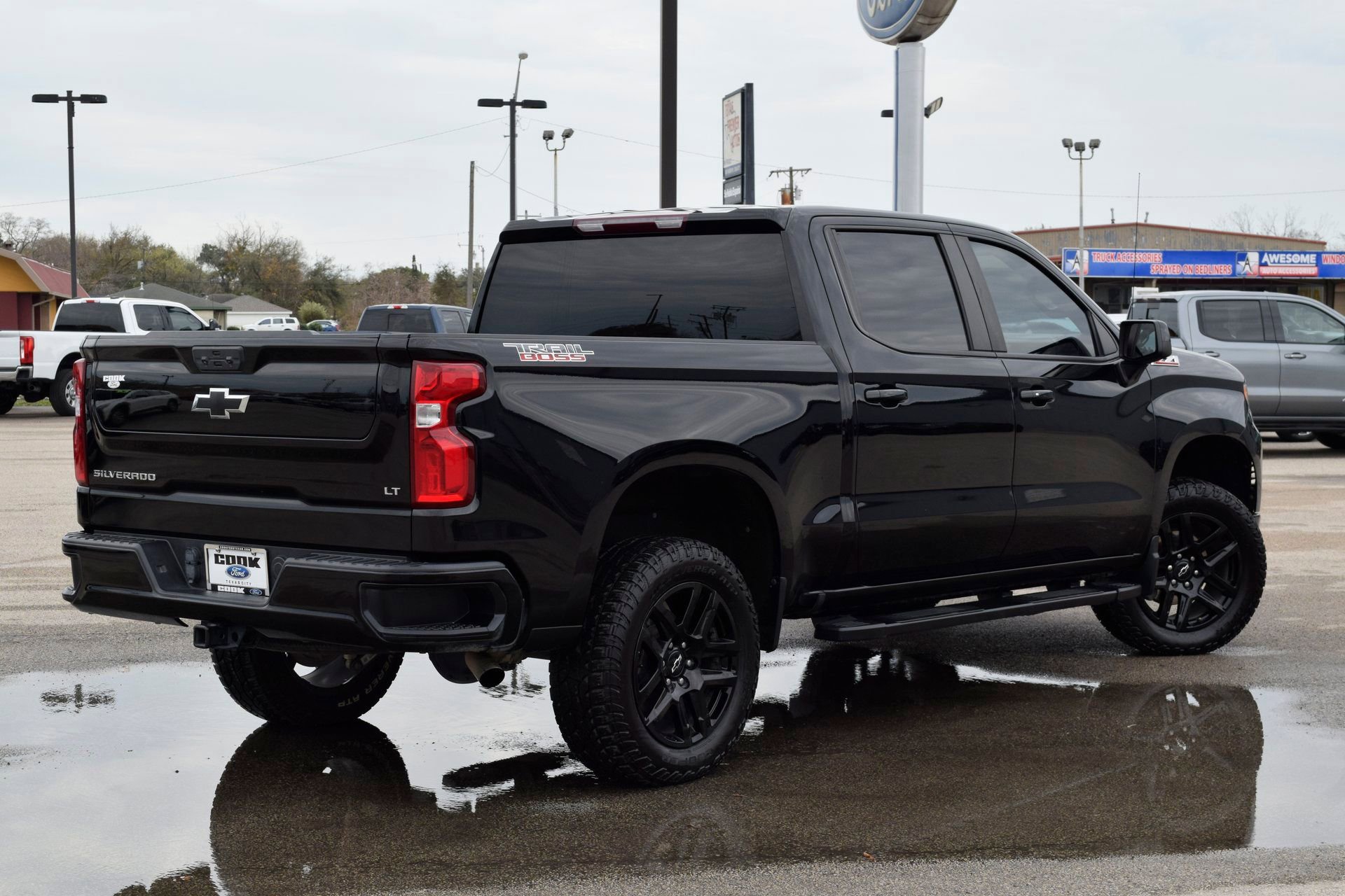 Used 2023 Chevrolet Silverado 1500 LT Trail Boss w/ Protection Package image 10
