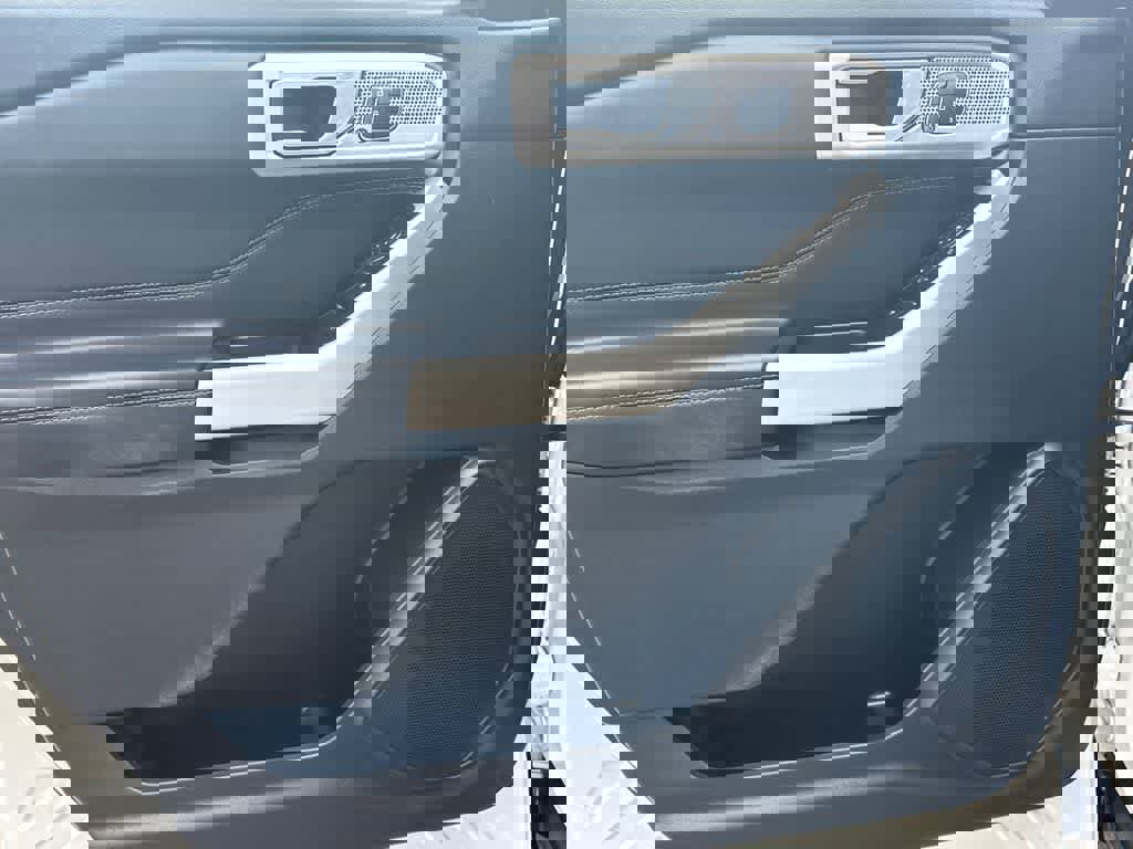 Certified 2022 Ford Explorer Limited w/ Hybrid Equipment Group 310A image 11