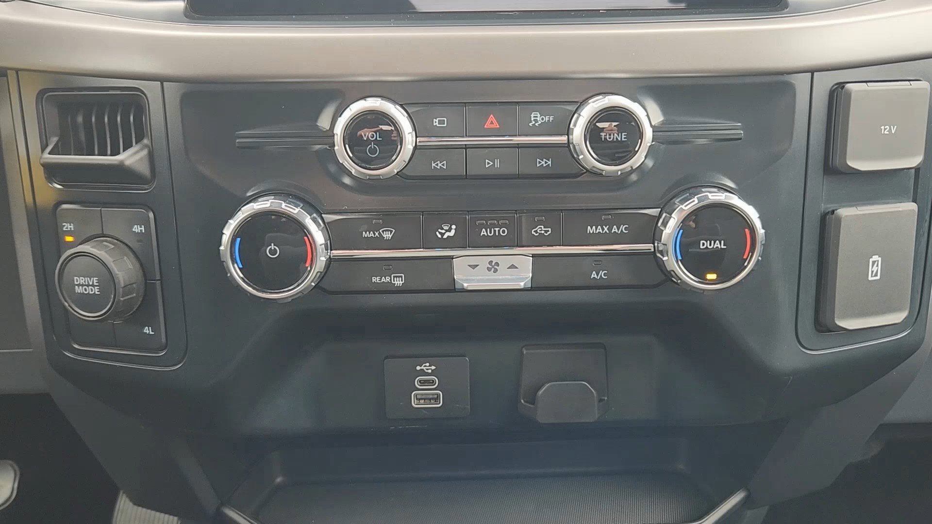 Certified 2025 Ford F150 XLT w/ Equipment Group 301A Standard image 15