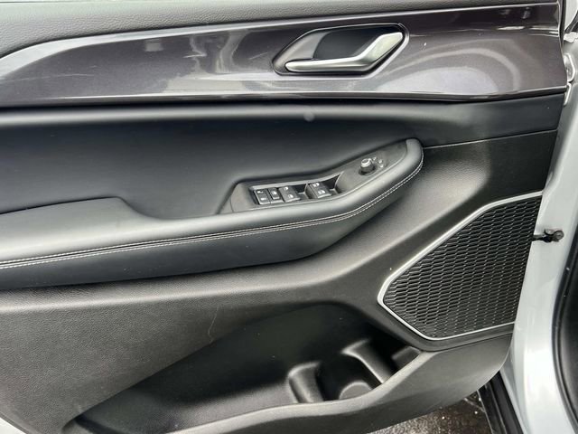 Used 2022 Jeep Grand Cherokee L Laredo w/ Luxury Tech Group I image 18