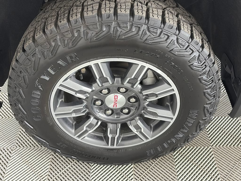 Used 2025 GMC Sierra 1500 AT4 w/ Technology Package AWD/4WD image 8