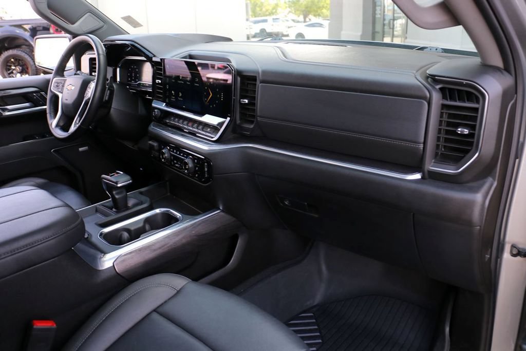 Used 2025 Chevrolet Silverado 1500 LTZ w/ LTZ Premium Package AWD/4WD image 41