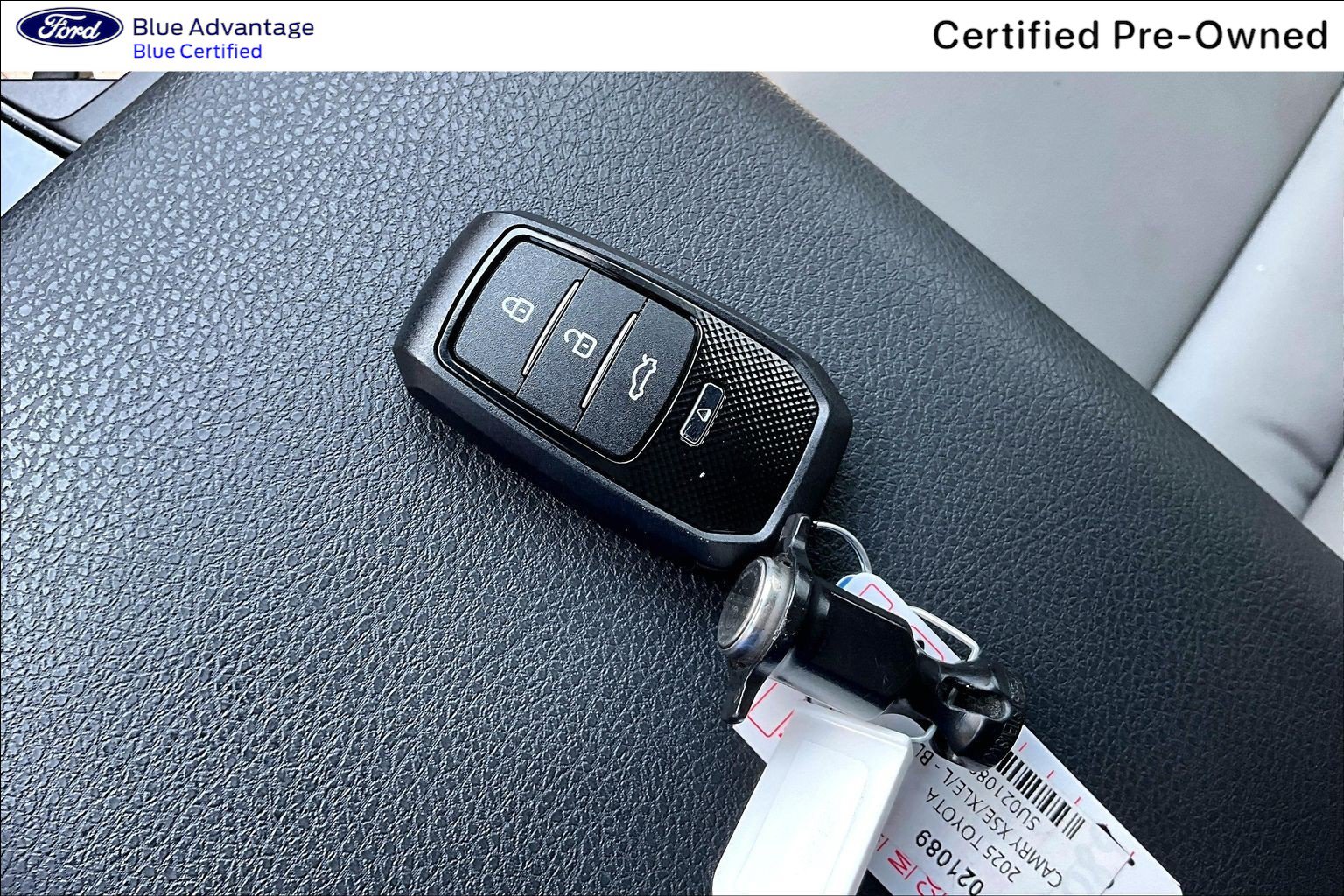 Used 2025 Toyota Camry SE w/ Convenience Package FWD image 12