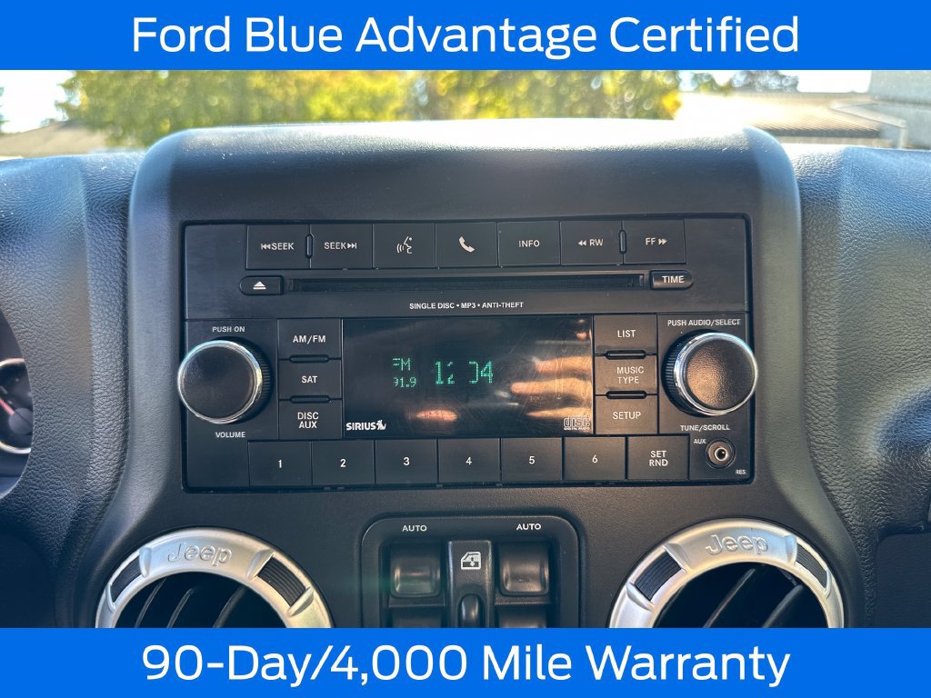 Used 2018 Jeep Wrangler Unlimited Sahara w/ Connectivity Group AWD/4WD image 12