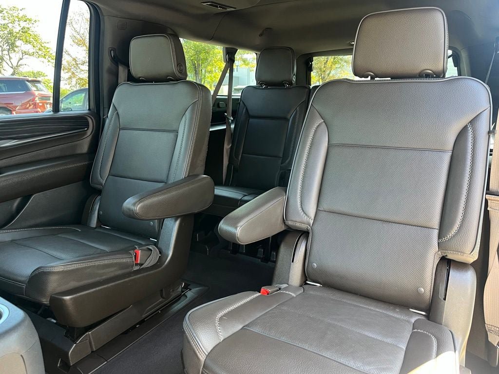 Used 2021 GMC Yukon XL Denali w/ Denali Premium Package AWD/4WD image 14