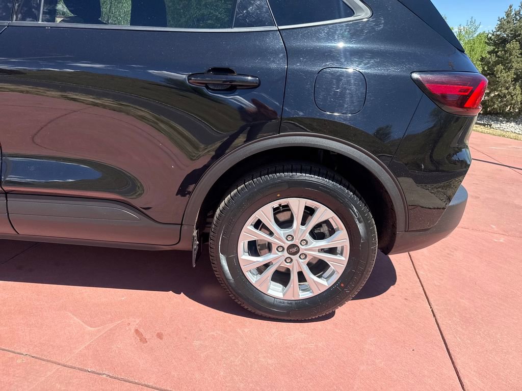 Certified 2025 Ford Escape Active AWD/4WD image 33