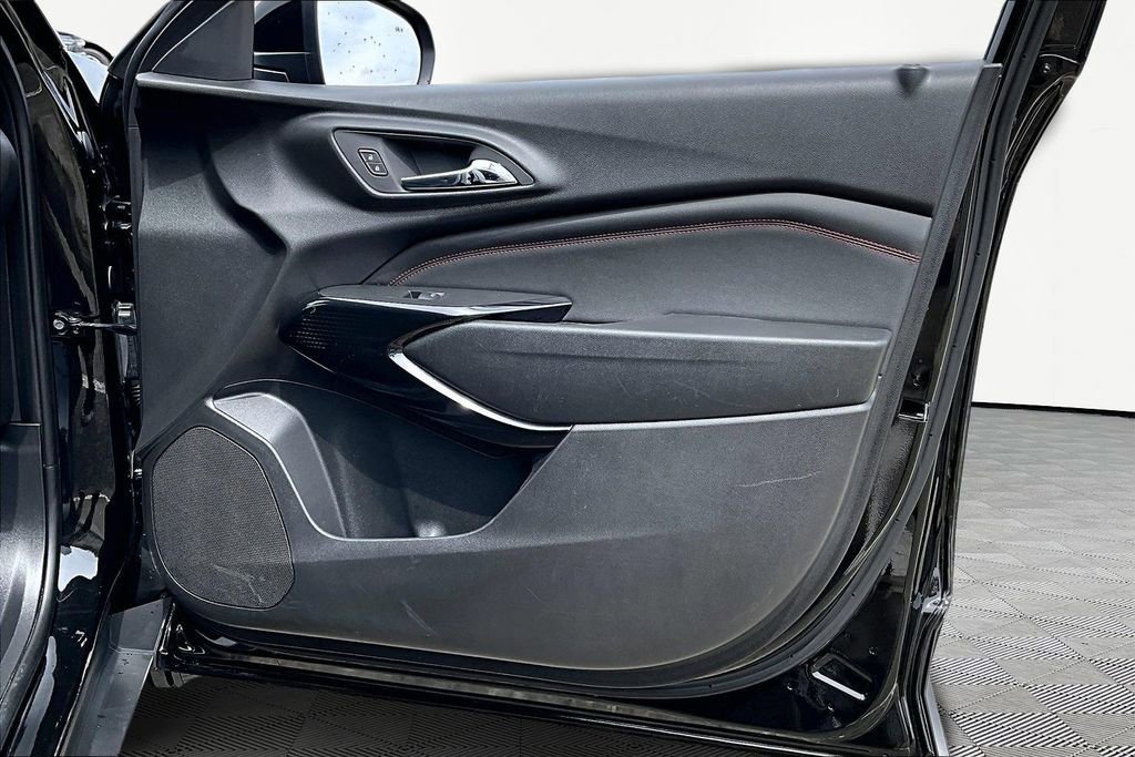 Used 2024 Chevrolet Trax RS w/ Driver Confidence Package FWD image 24