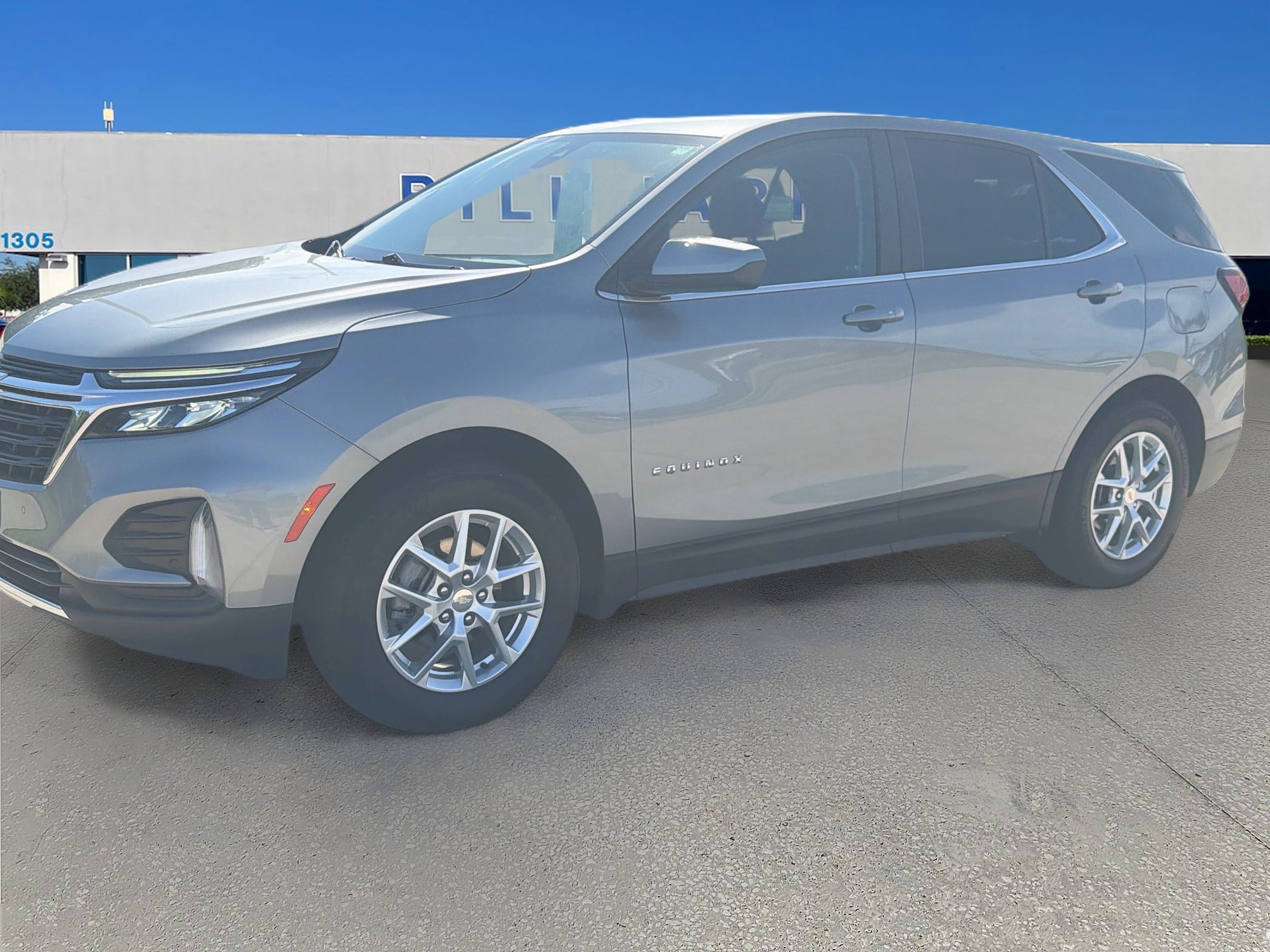 Used 2024 Chevrolet Equinox LT FWD image 3