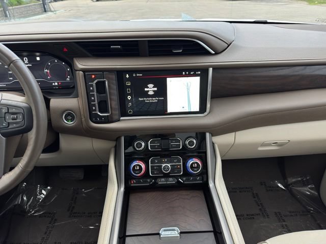 Used 2022 GMC Yukon Denali AWD/4WD image 2
