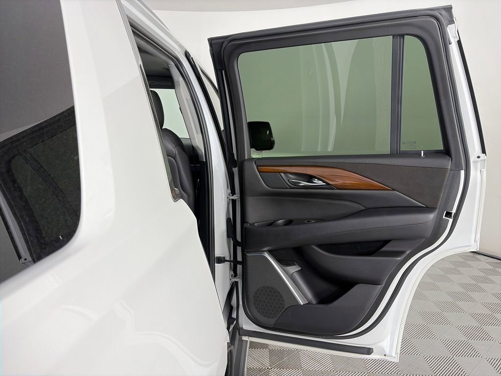 Used 2019 Cadillac Escalade Luxury AWD/4WD image 28