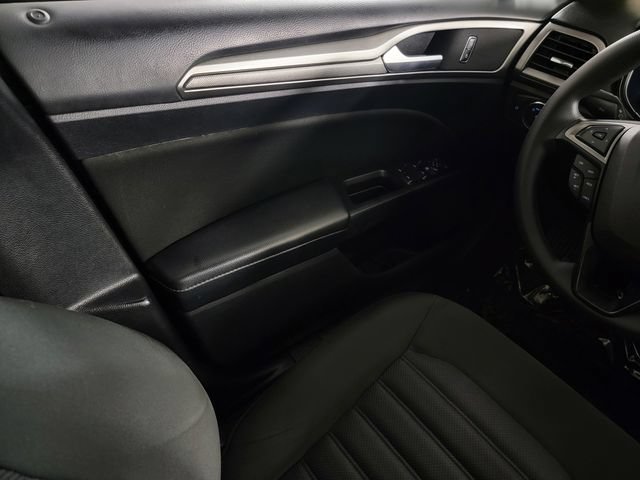 Certified 2017 Ford Fusion SE w/ Fusion SE Technology Package FWD image 34