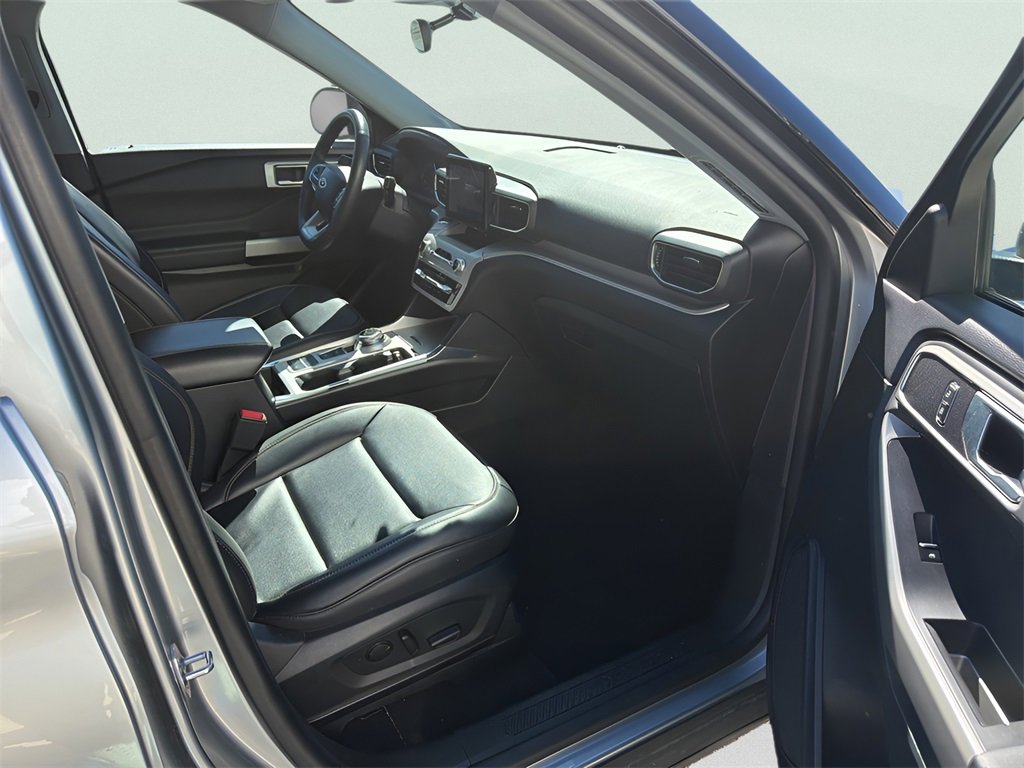 Certified 2024 Ford Explorer XLT w/ Equipment Group 202A image 7