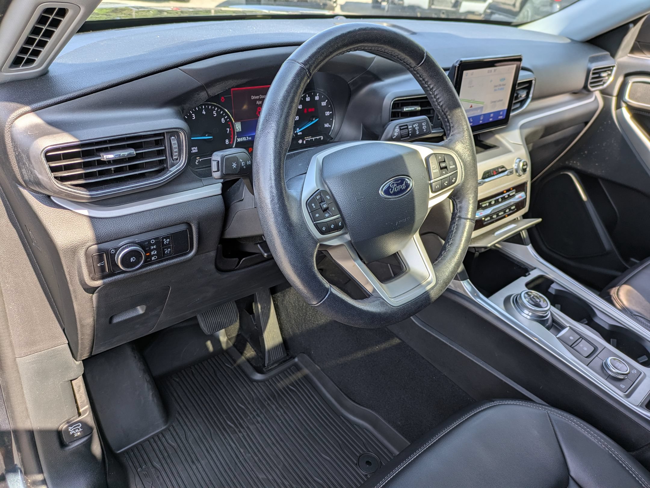 Certified 2023 Ford Explorer XLT w/ Equipment Group 202A AWD/4WD image 8