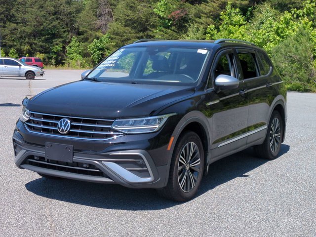 Used 2024 Volkswagen Tiguan Wolfsburg Edition w/ Panoramic Sunroof Package AWD/4WD image 8