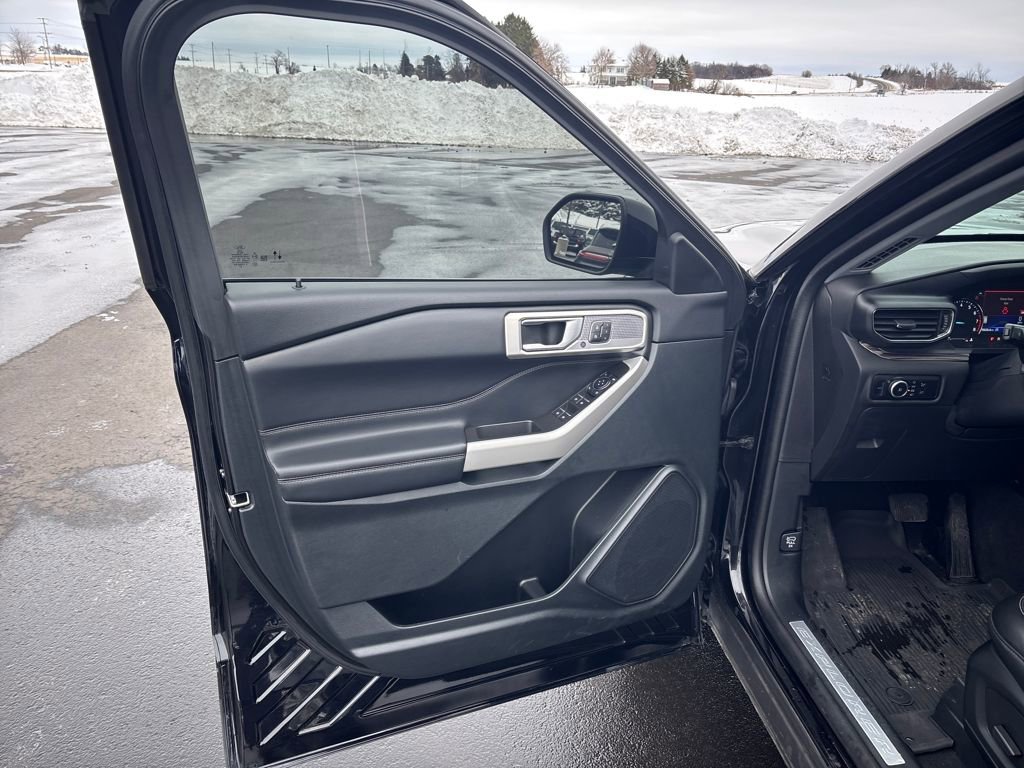 Certified 2023 Ford Explorer Limited w/ Equipment Group 301A image 12