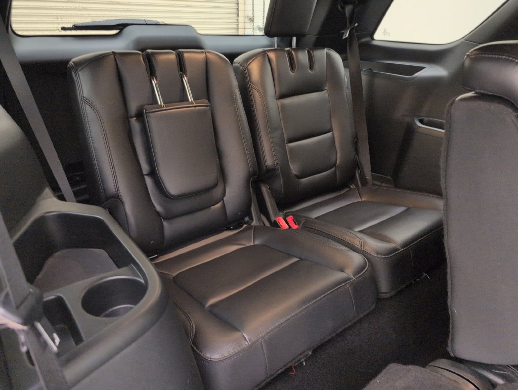Certified 2019 Ford Explorer XLT w/ Equipment Group 202A FWD image 17