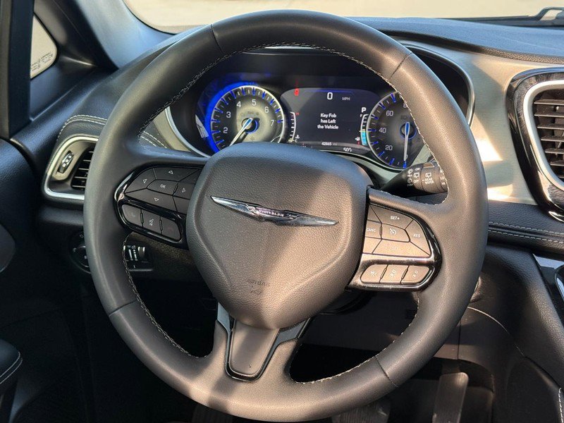 Used 2023 Chrysler Pacifica Limited w/ S Appearance Package image 14