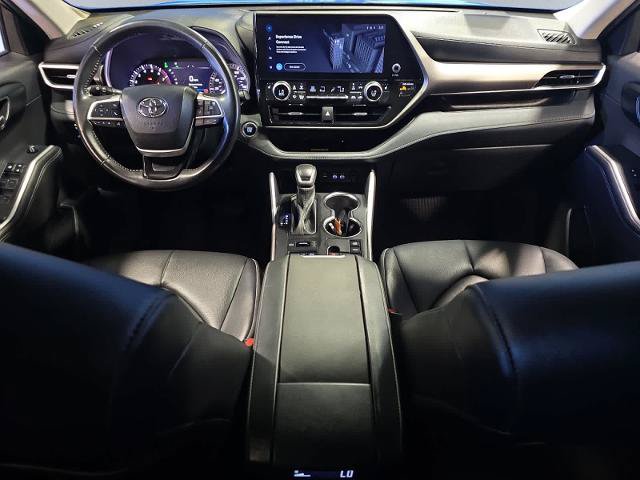 Used 2024 Toyota Highlander AWD image 6