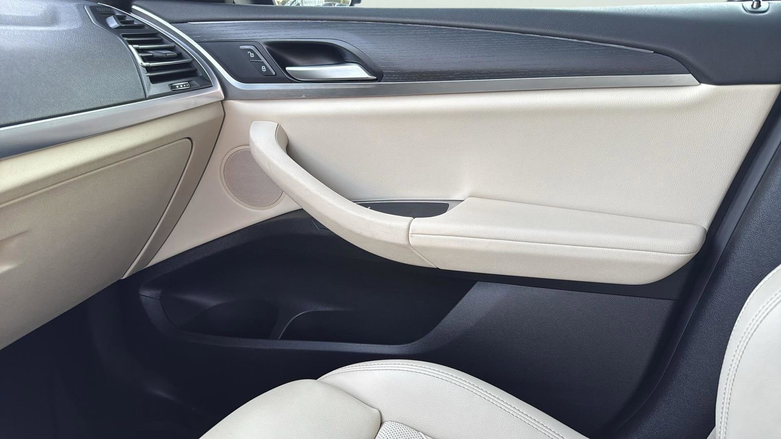 Used 2022 BMW X3 sDrive30i w/ Premium Package 2 image 24