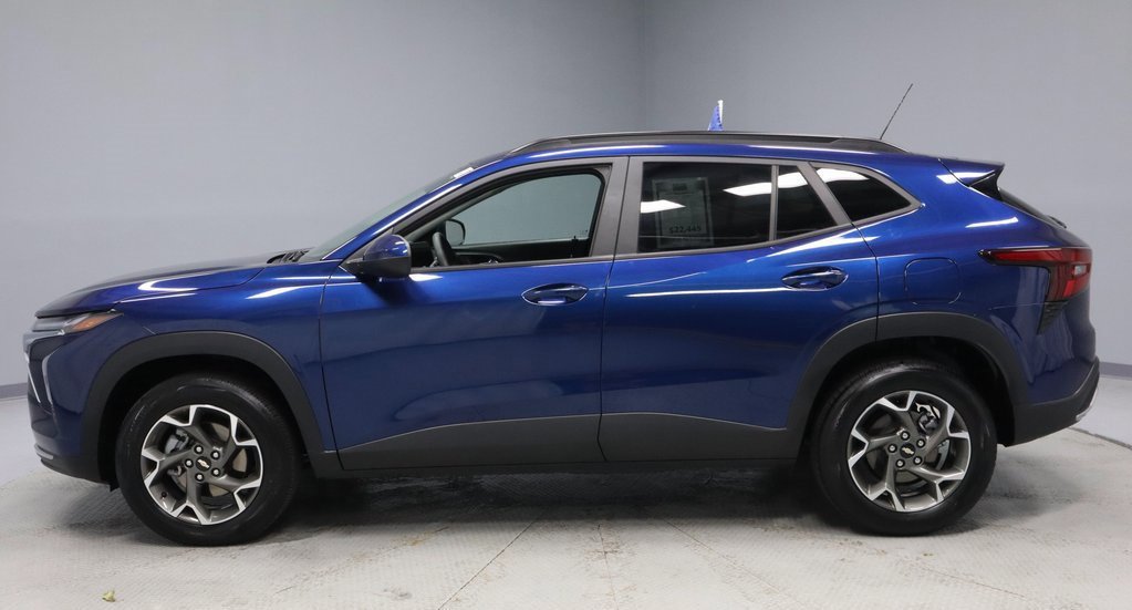 Used 2024 Chevrolet Trax LT image 2