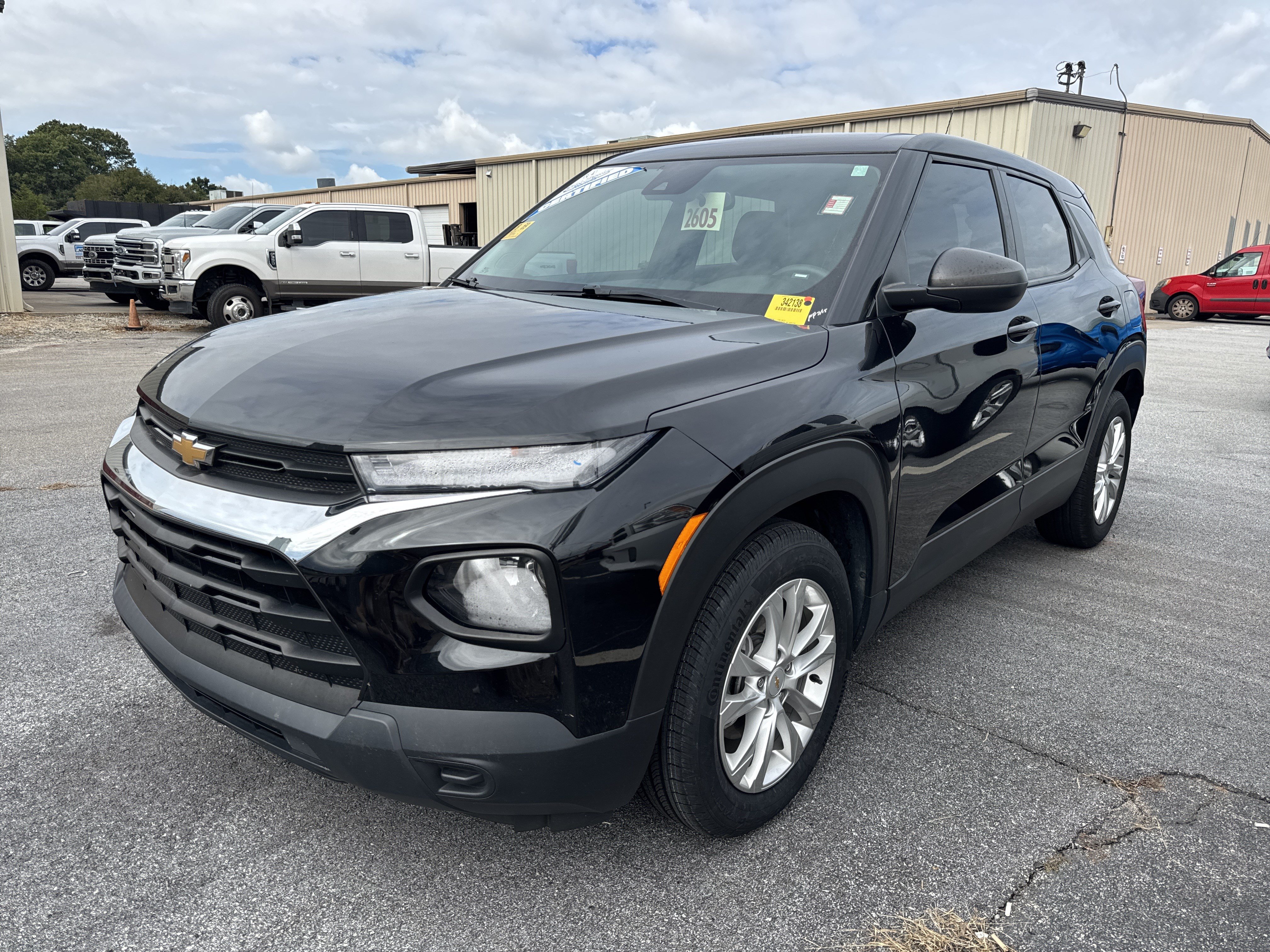 Used 2023 Chevrolet TrailBlazer LS FWD image 2