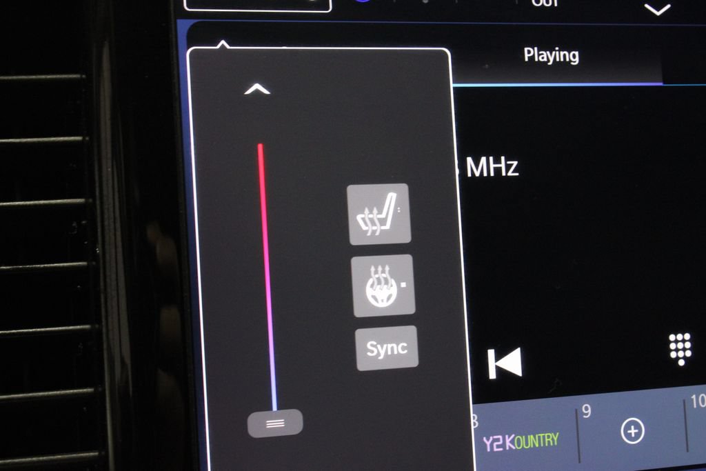 Used 2025 Chrysler Pacifica Select FWD image 4