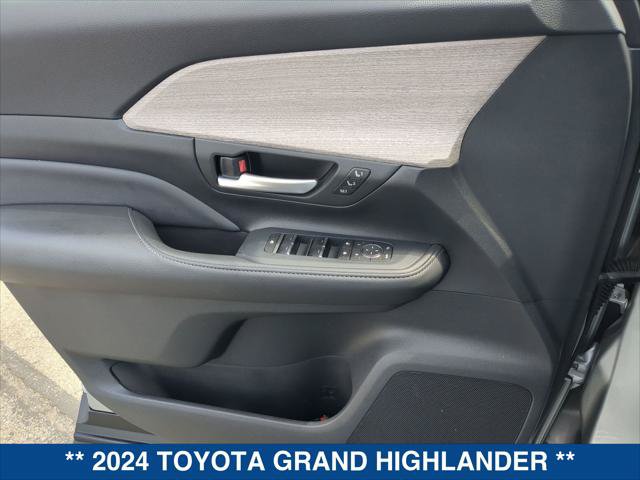Used 2024 Toyota Grand Highlander AWD image 10