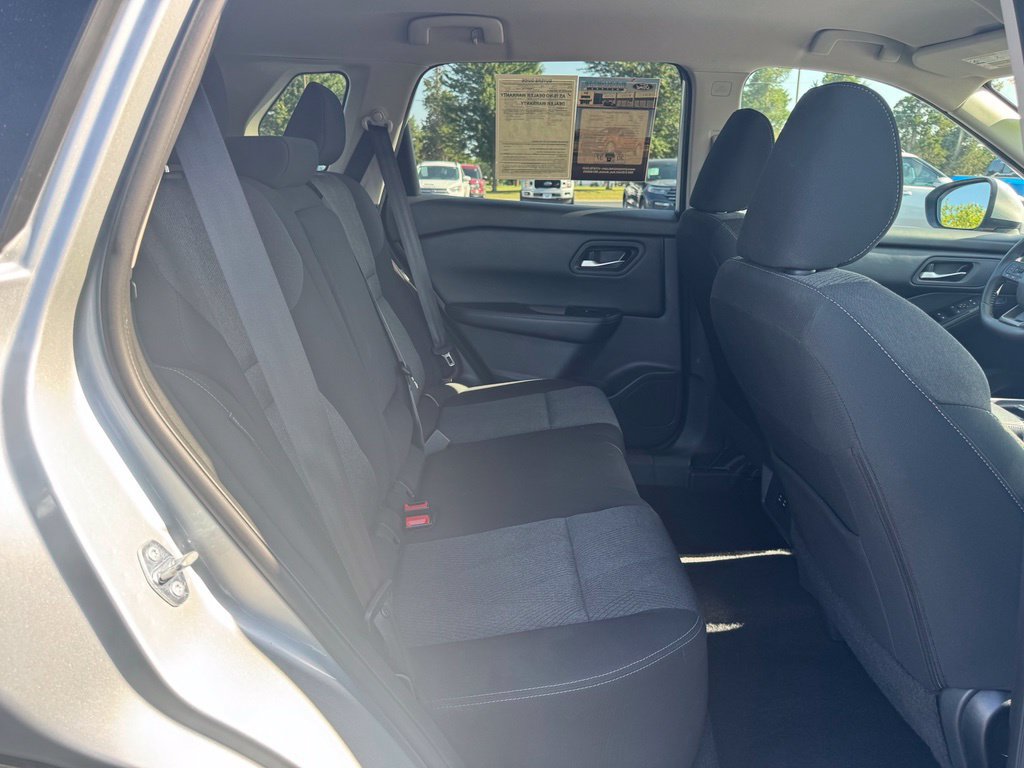 Used 2025 Nissan Rogue SV FWD image 18