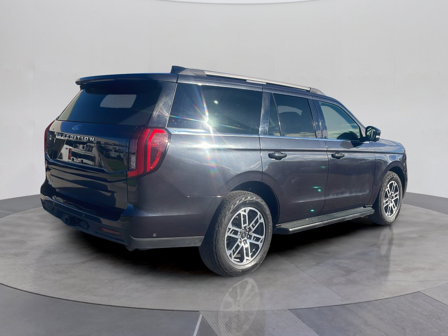 Certified 2025 Ford Expedition Active AWD/4WD image 6