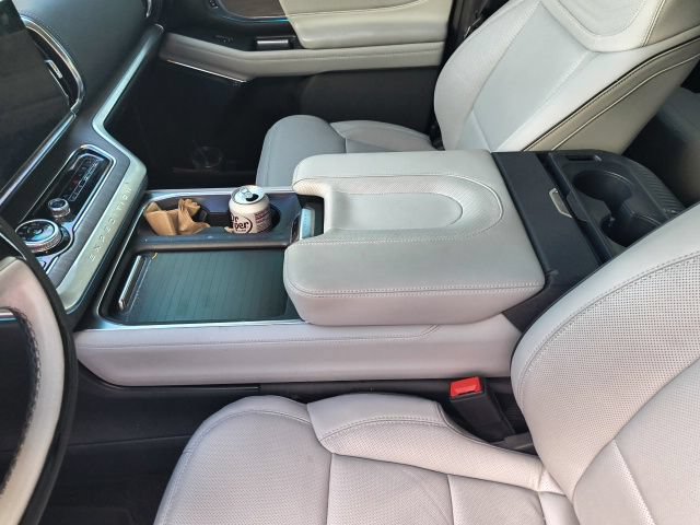 Certified 2025 Ford Expedition Platinum w/ Platinum Ultimate Package AWD/4WD image 32