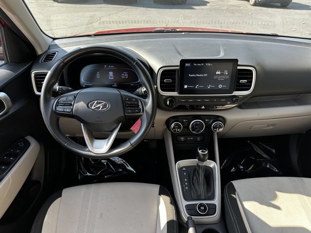 Used 2023 Hyundai Venue SEL FWD image 13