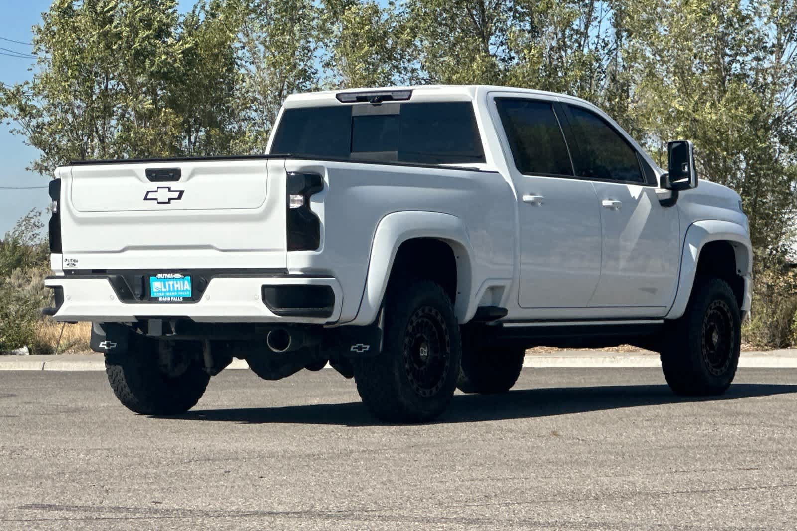 Used 2022 Chevrolet Silverado 2500 High Country w/ Z71 Off-Road Package AWD/4WD image 2