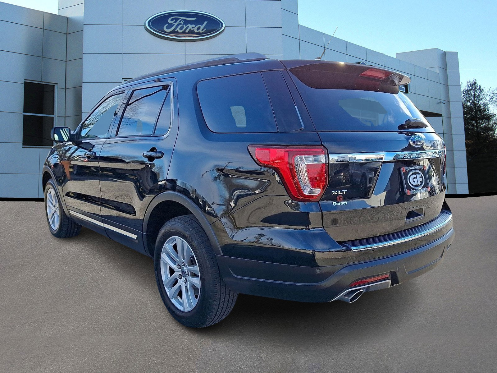 Certified 2018 Ford Explorer XLT w/ Equipment Group 202A image 5