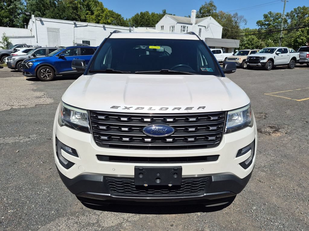 Certified 2017 Ford Explorer XLT w/ Equipment Group 202A AWD/4WD image 4