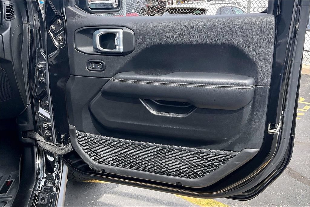 Used 2022 Jeep Wrangler Unlimited Rubicon 4xe w/ Cold Weather Group AWD/4WD image 22