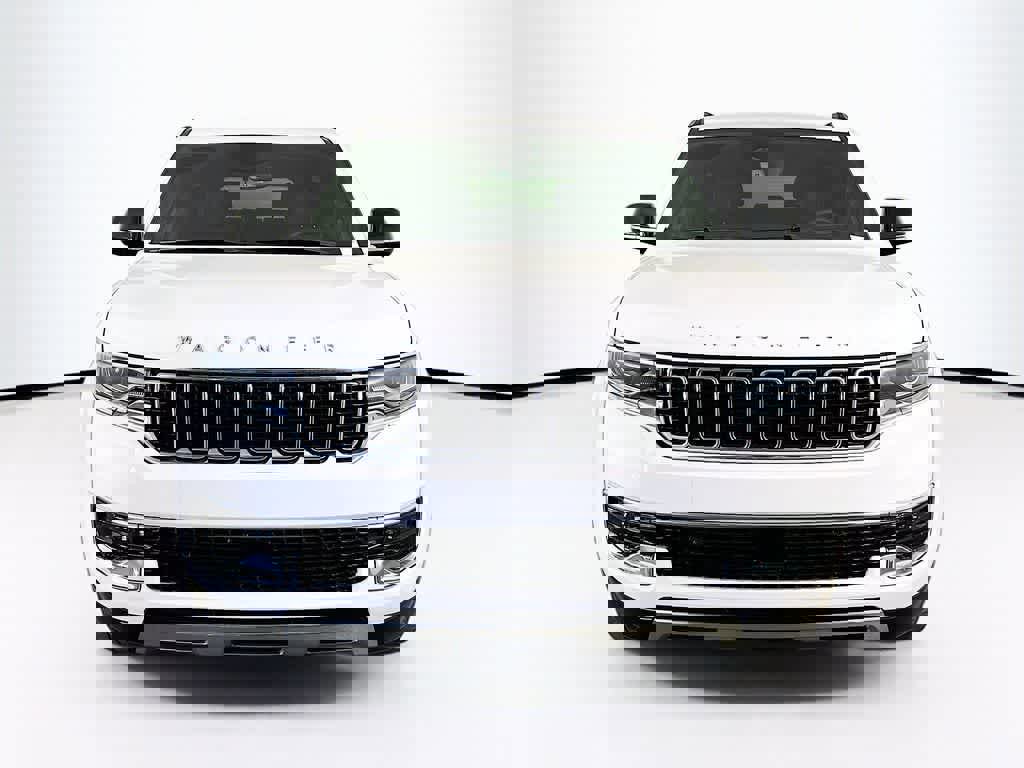 Used 2023 Jeep Wagoneer Series III w/ Preferred Equipment Group image 8