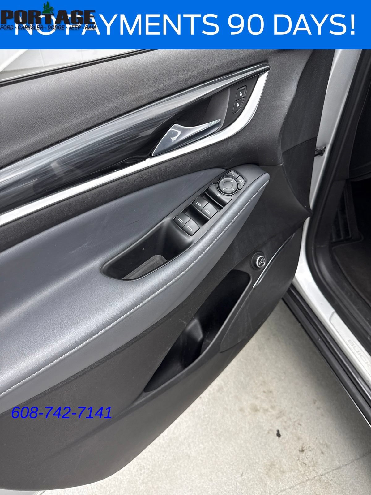 Used 2021 Buick Enclave Essence FWD image 13