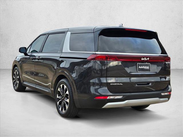 Used 2024 Kia Carnival EX FWD image 5