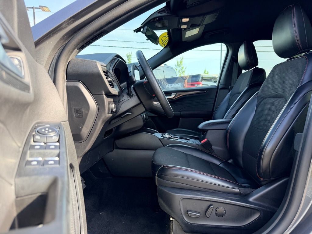 Certified 2025 Ford Escape ST-Line FWD image 23