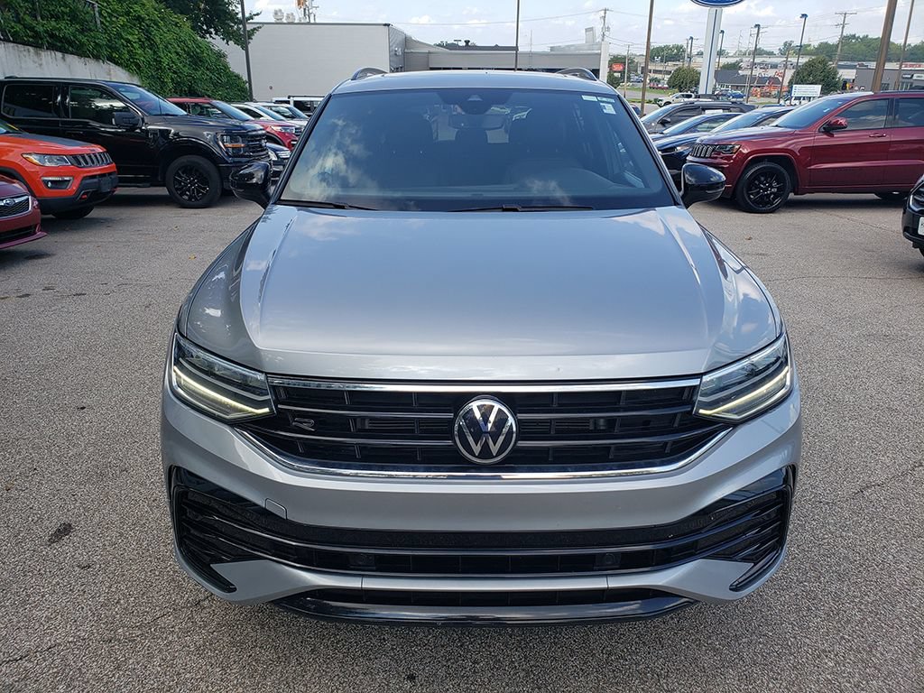 Used 2023 Volkswagen Tiguan SE R-Line AWD/4WD image 2