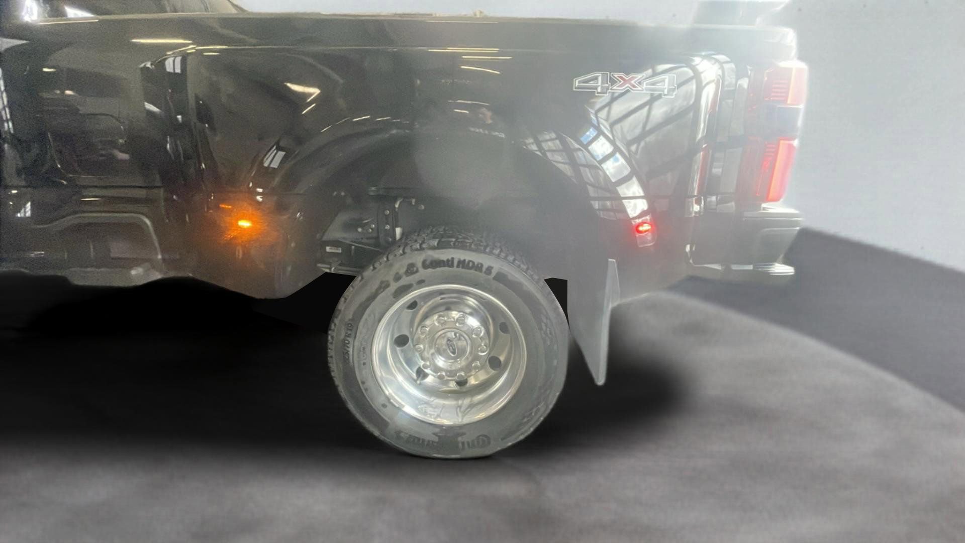 Certified 2024 Ford F450 Platinum w/ Camper Package image 25