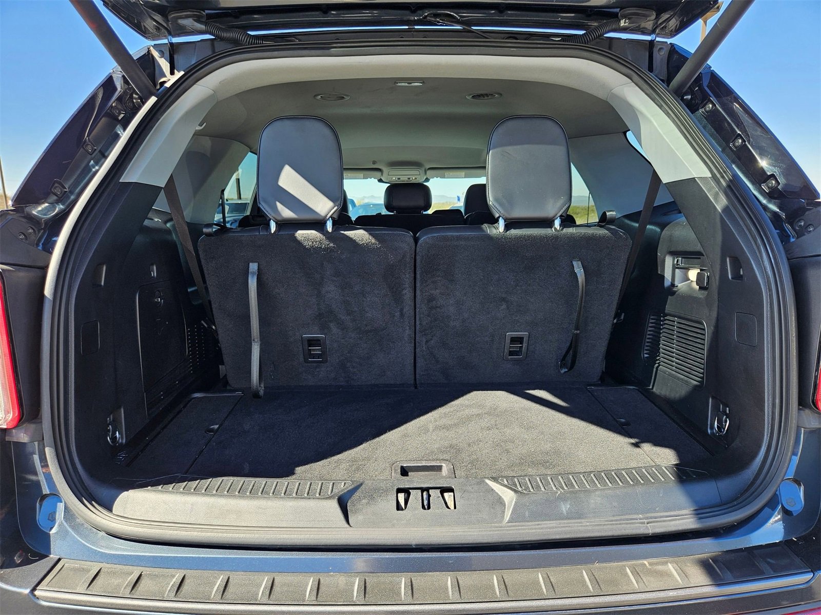 Certified 2022 Ford Explorer XLT w/ Equipment Group 202A image 7