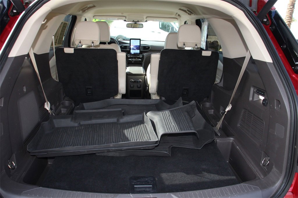 Certified 2021 Ford Explorer Platinum w/ Equipment Group 601A image 24