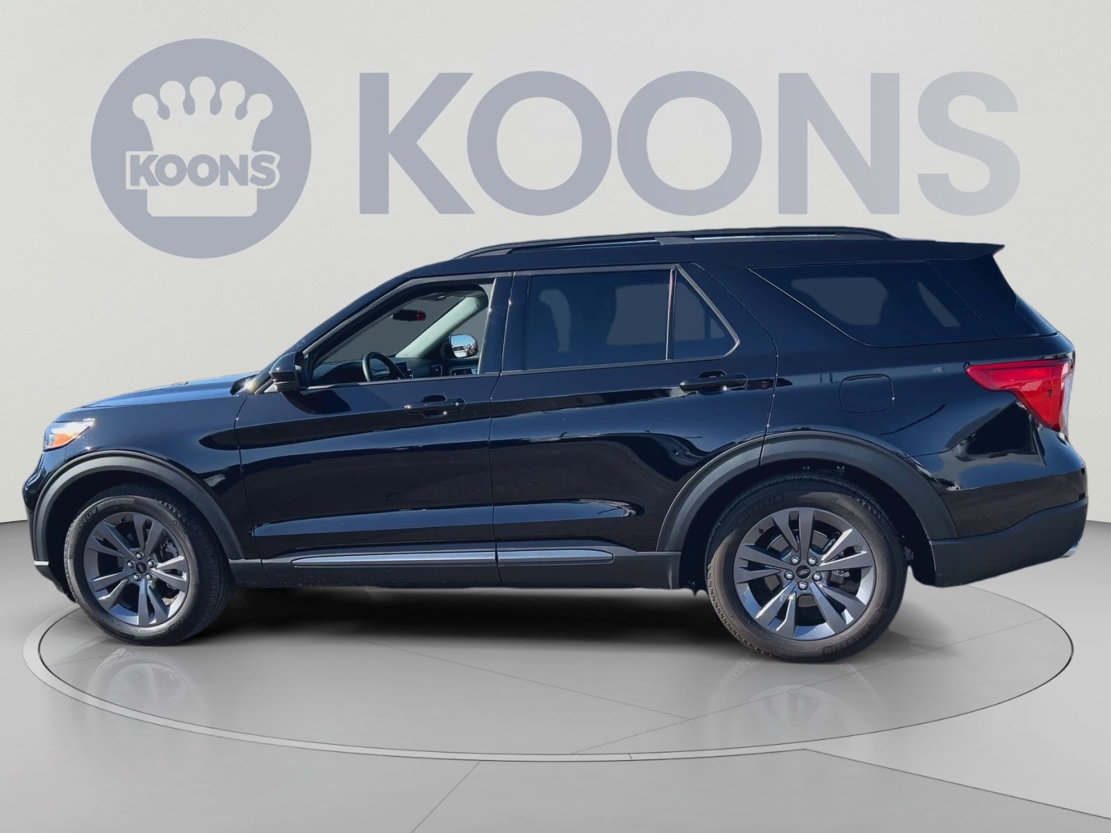 Certified 2024 Ford Explorer XLT w/ Equipment Group 202A RWD image 8