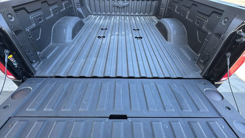 Used 2026 Chevrolet Silverado 2500 ZR2 w/ LPO, Dark Essentials Package image 26